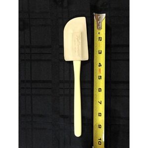 Vintage yellow Rubbermaid 10" plate and bowl scraper Wooster rubber Ohio